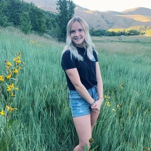 Meet your Posher, Brittney